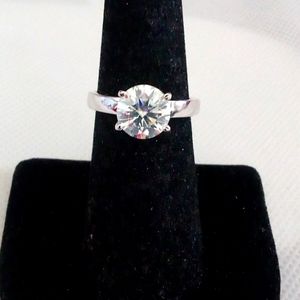 Lovely petite 2.53ct white diamond solitaire Size 6.5 💎🤗